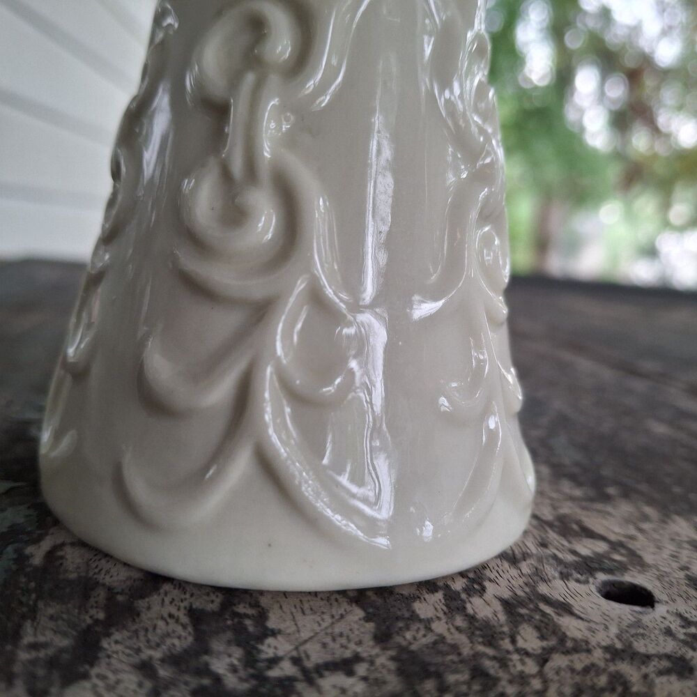 Vtg 1993 Chateau Collection Ivory Porcelain 7” Bud Flower Vase 24K Gold Trim EUC - Picture 5 of 6